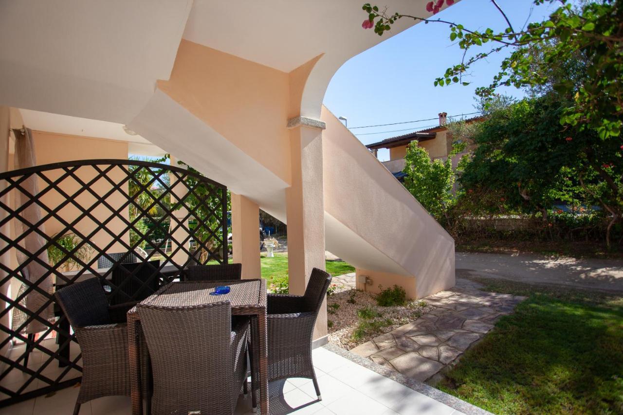 Appartamento Brezza Marina บูโดนี ภายนอก รูปภาพ